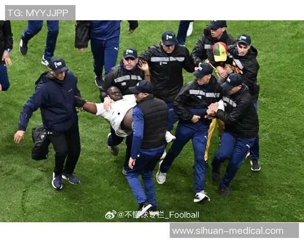 浓眉与教练激烈争执冲突升级 球场内外关系紧张引发热议